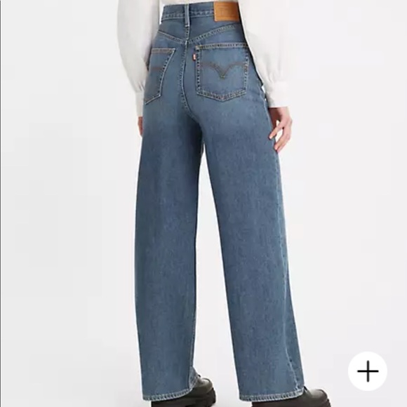 Levi’s High Waisted Relaxed Leg Jeans - Picture 2 of 3